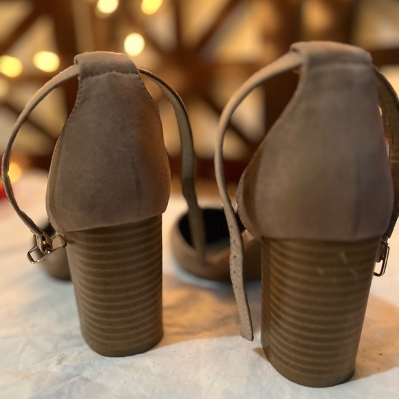 WORTHINGTON nude heels with buckle strap 6.5 - Picture 5 of 5